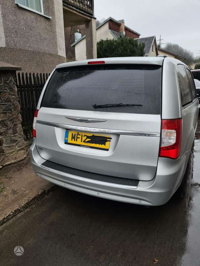 Chrysler Town & Country dalimis