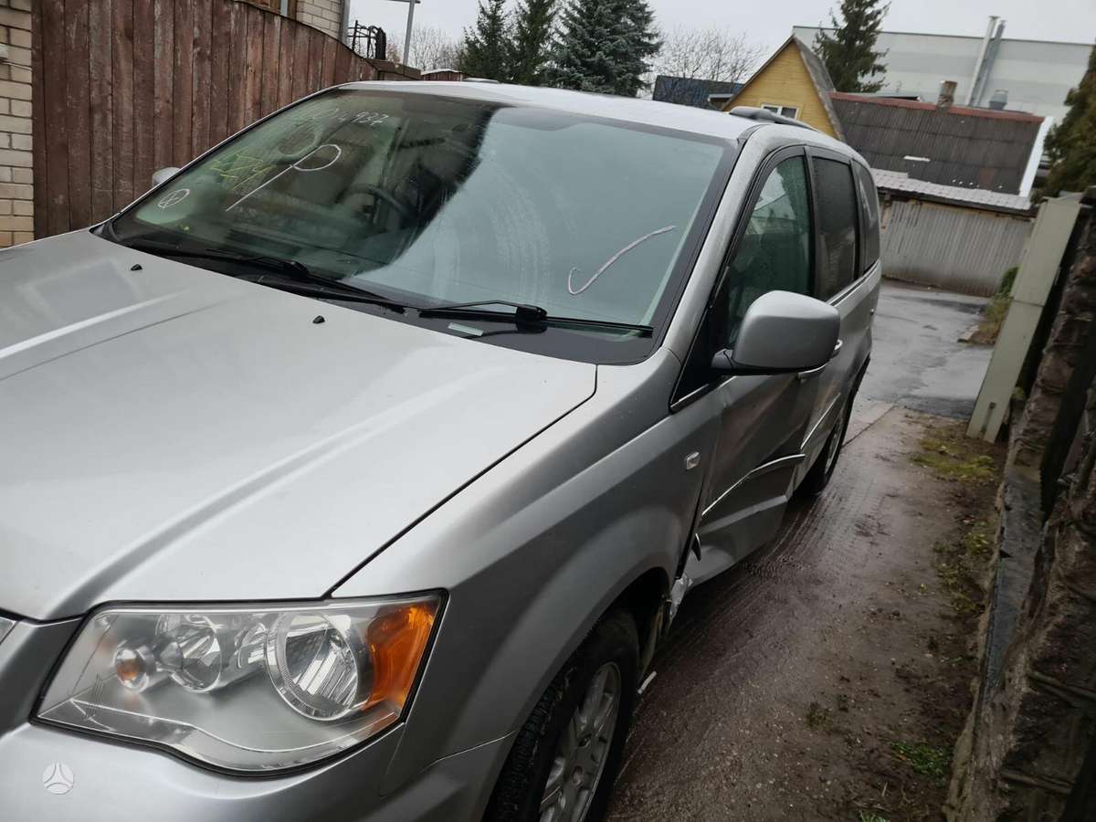 Chrysler Town & Country по частям