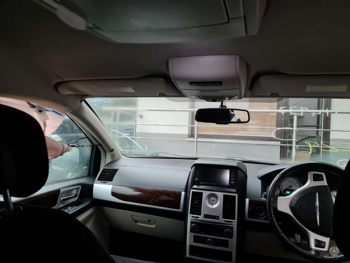 Chrysler Town & Country dalimis