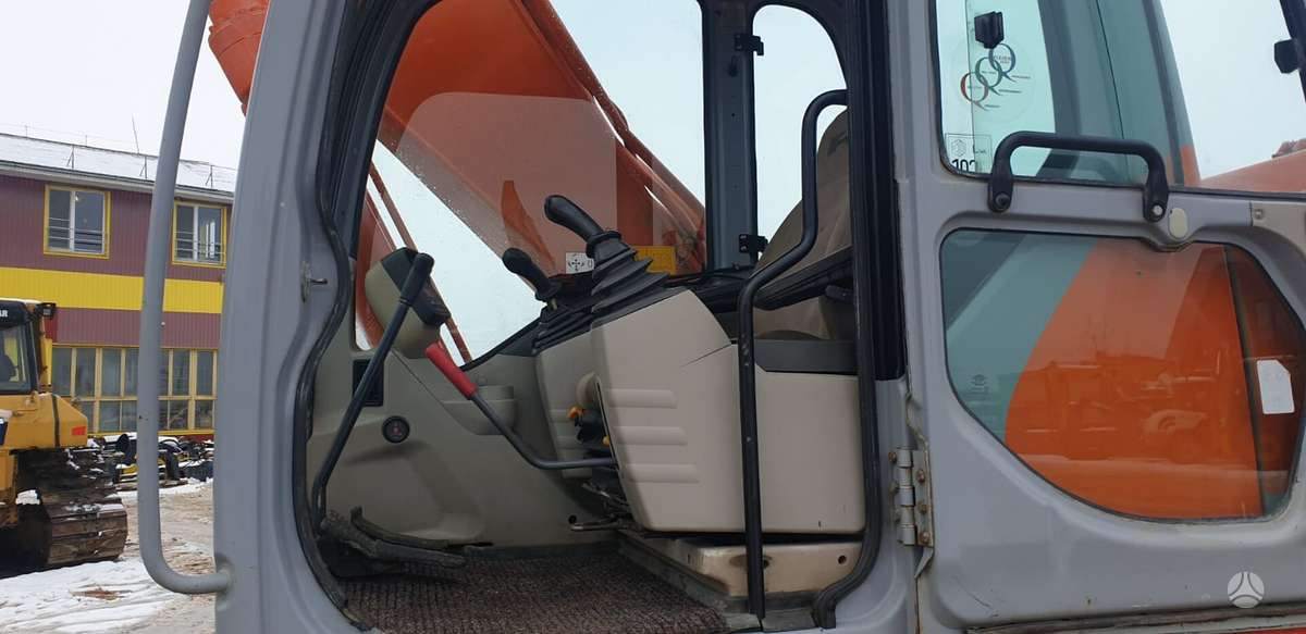 Kobelco E215LC, ekskavatori