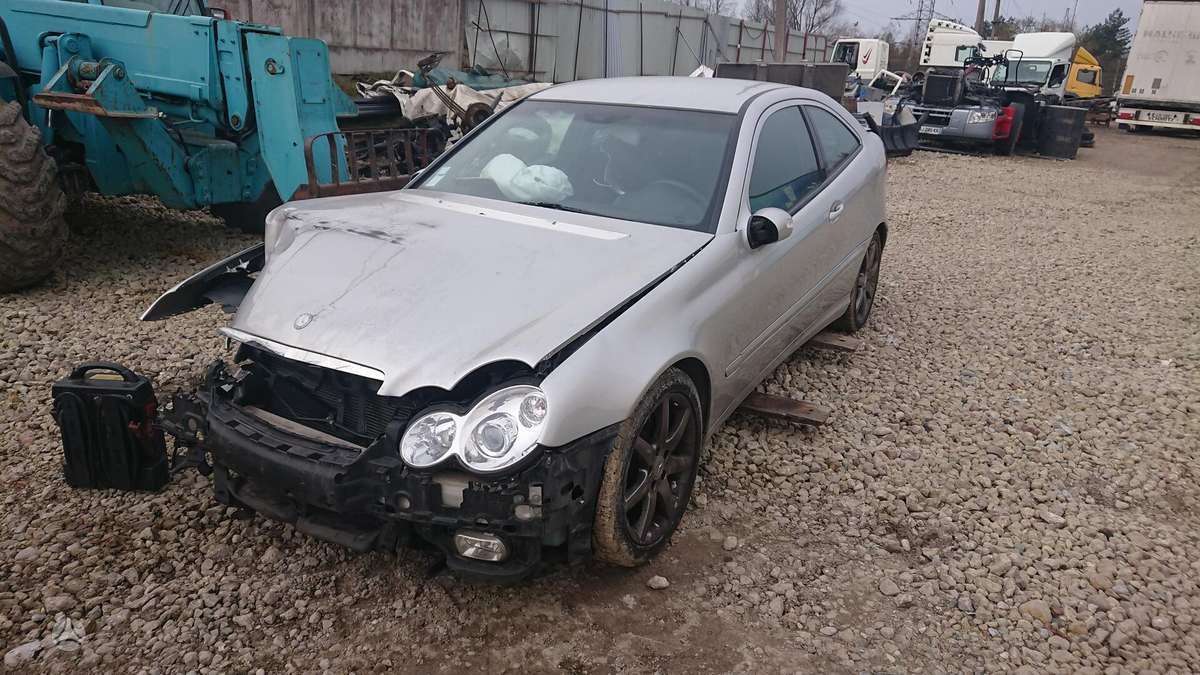 Mercedes-Benz C klasė dalimis