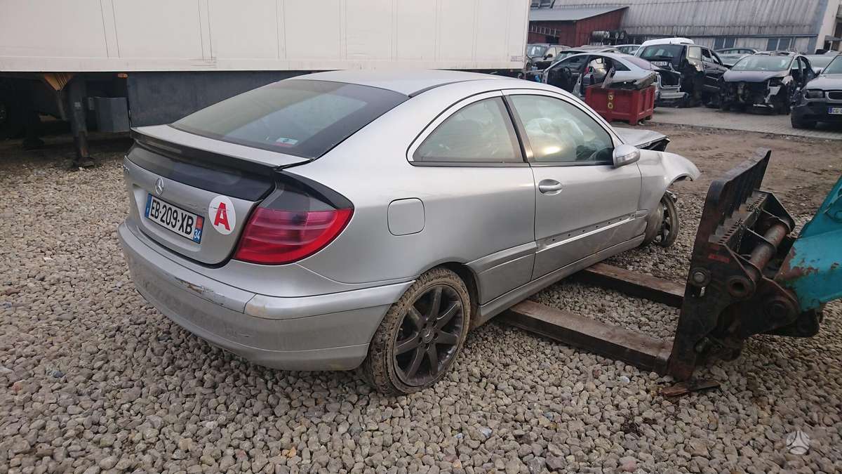 Mercedes-Benz C klasė dalimis