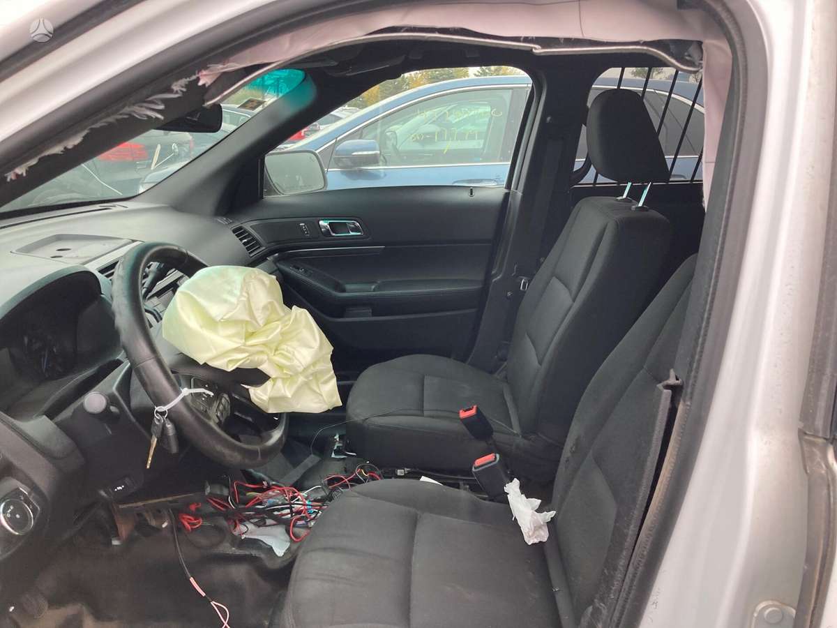 Ford Explorer по частям. Buves policijos