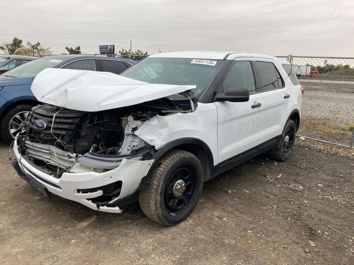 Ford Explorer dalimis. Buves policijos