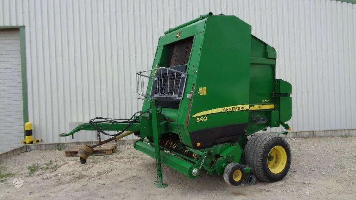 John Deere 592