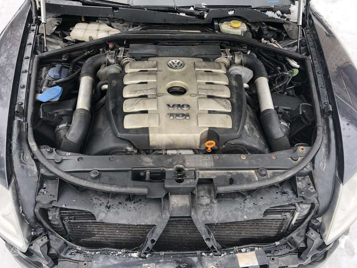 Volkswagen Phaeton for parts