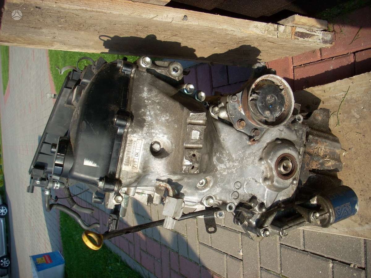 Toyota Yaris детали двигателя