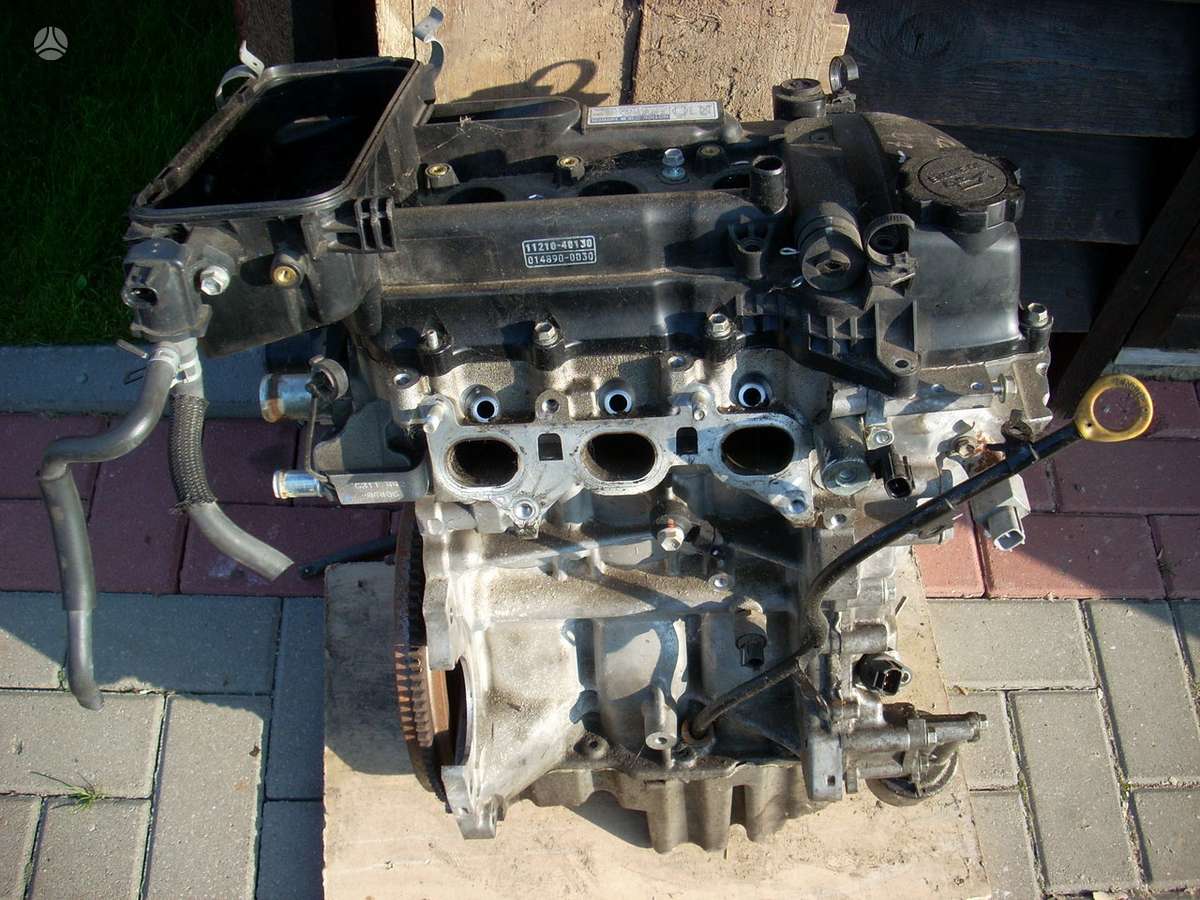 Toyota Yaris детали двигателя