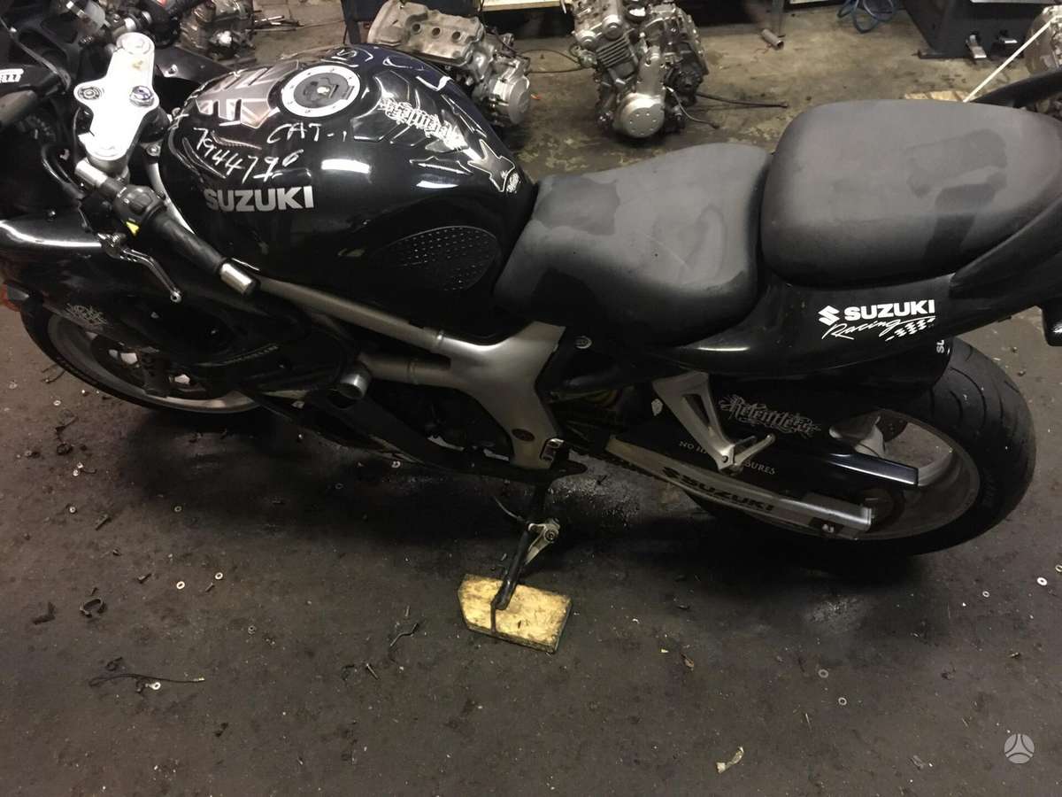 Suzuki SV, street / classic