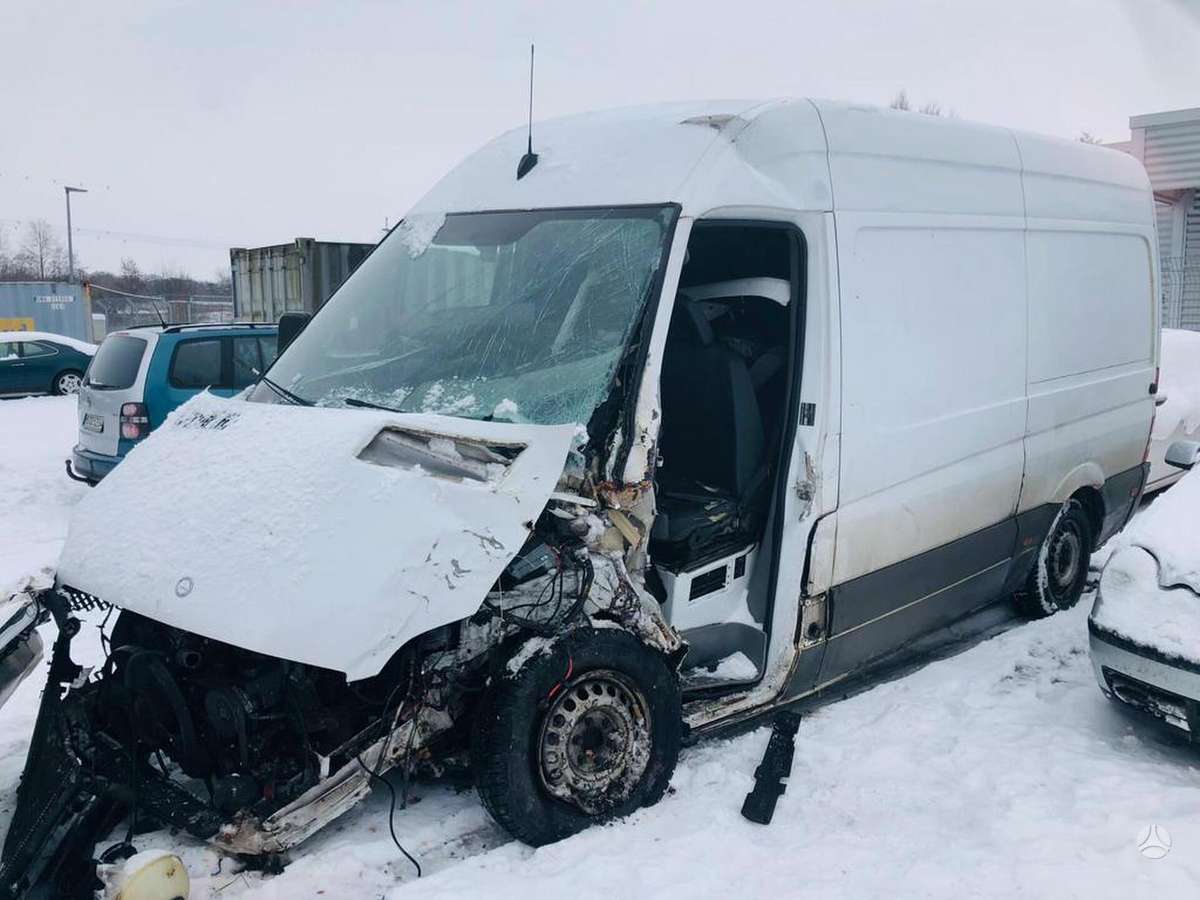 Mercedes-Benz Sprinter, preču
