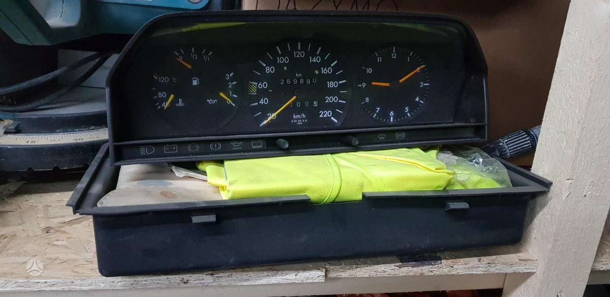 Mercedes-Benz 190 по частям
