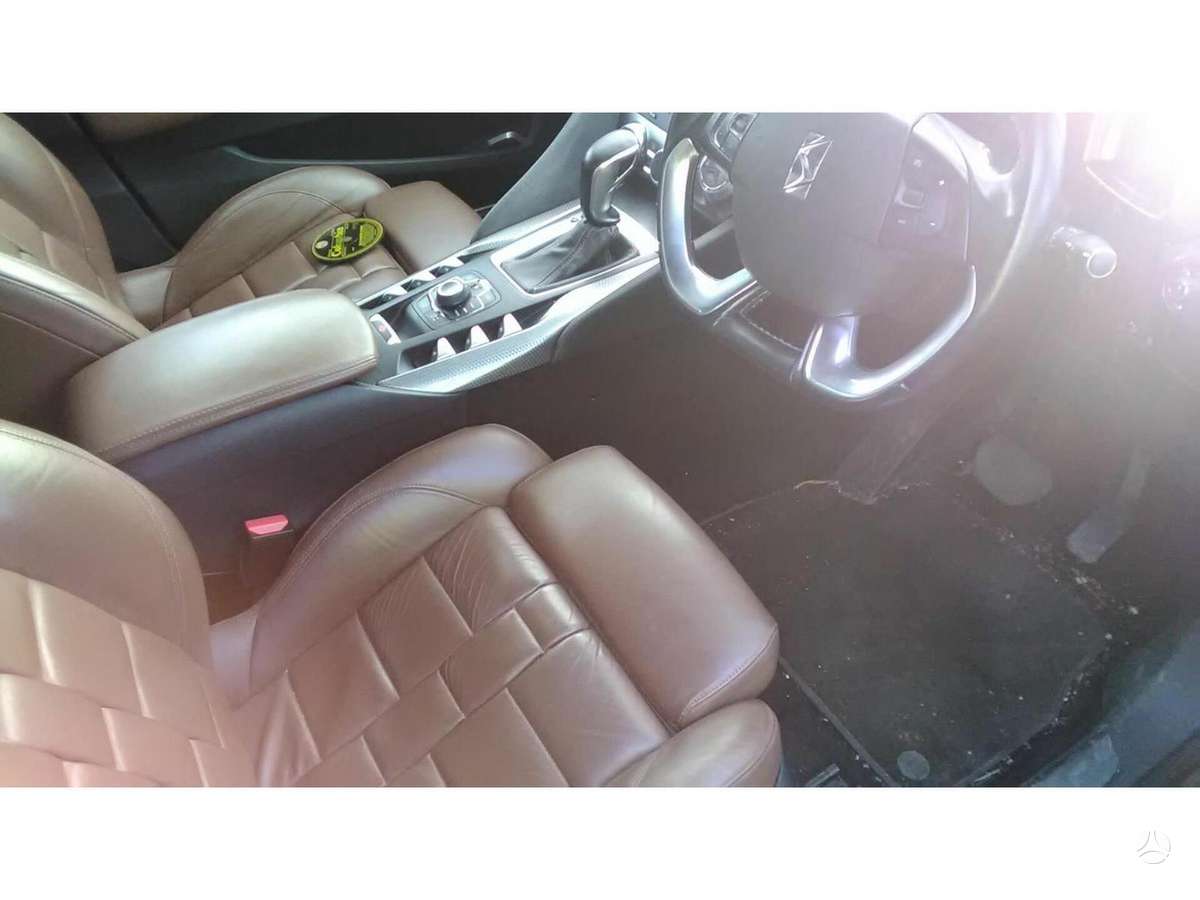 Citroen DS5 dalimis. Dalimis