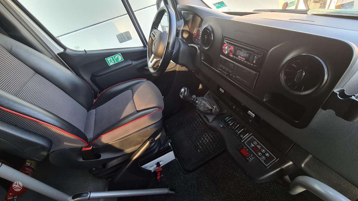 Mercedes-Benz Sprinter 516, passenger minibus