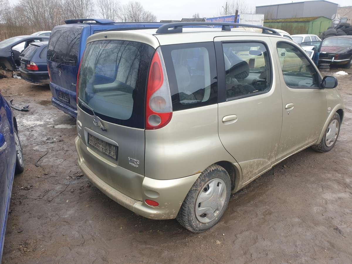 Toyota Yaris Verso for parts