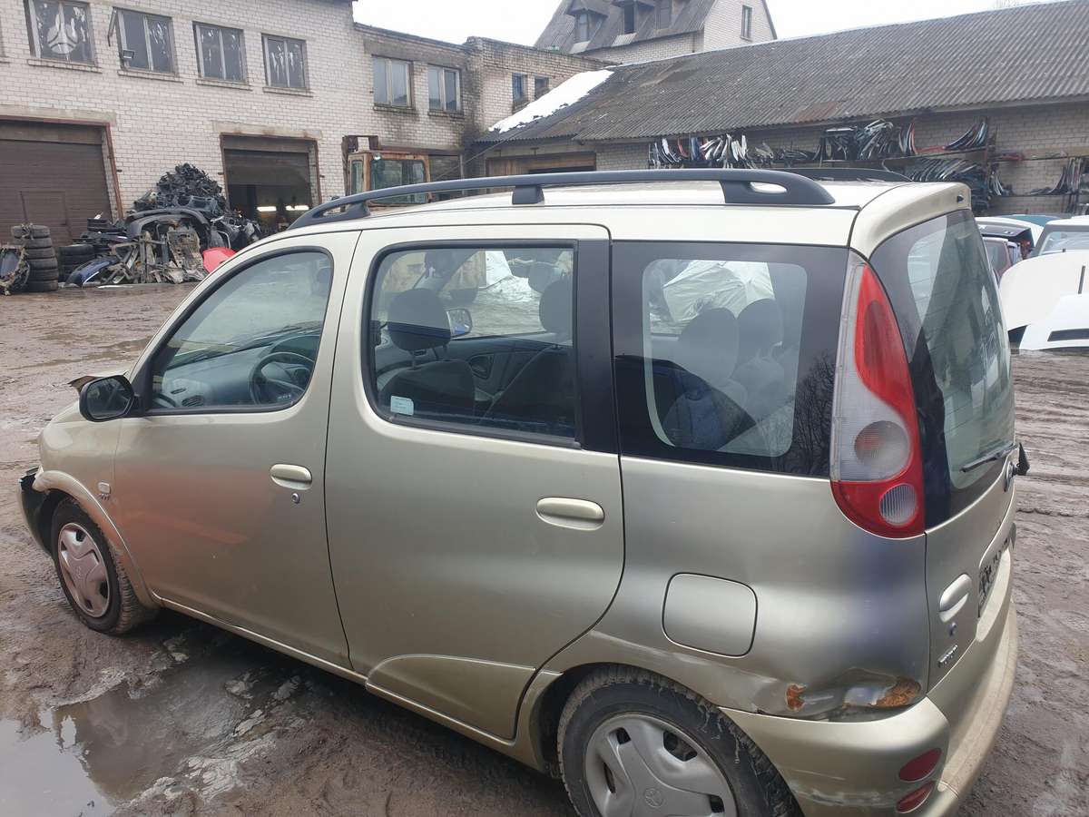Toyota Yaris Verso for parts