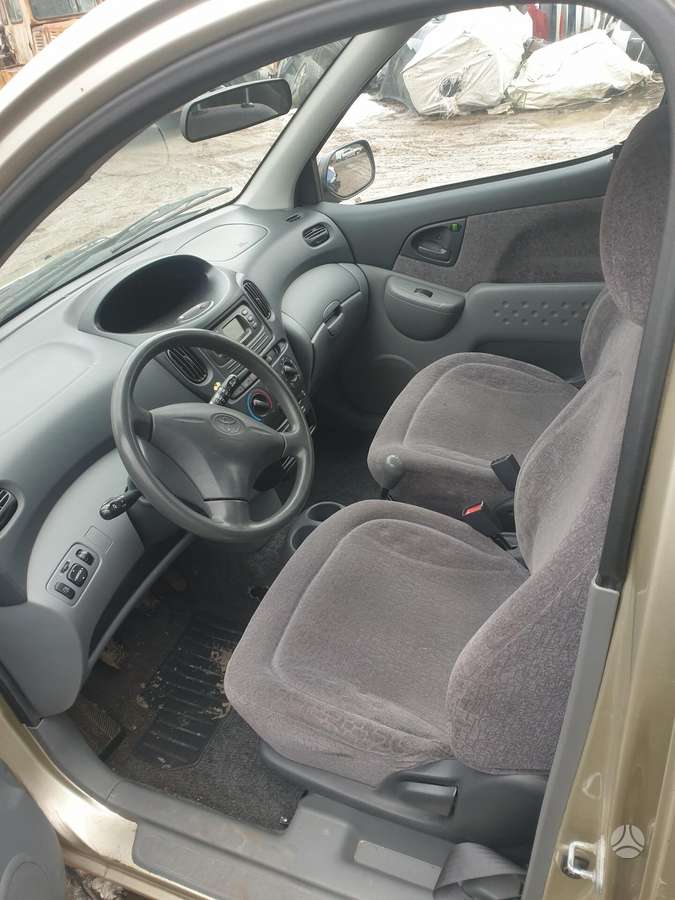 Toyota Yaris Verso for parts