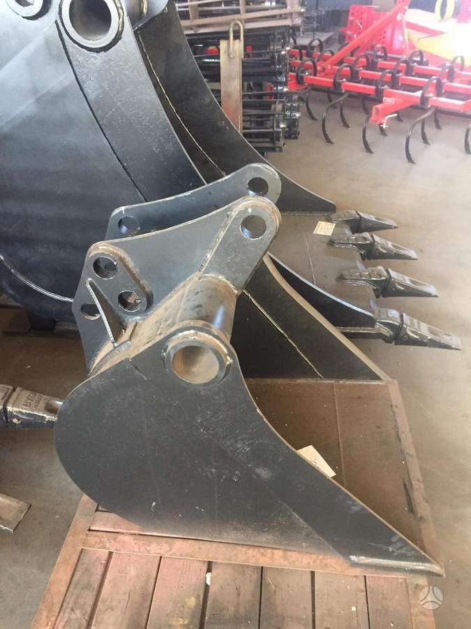 Komatsu WB-93   PW-160, buckets