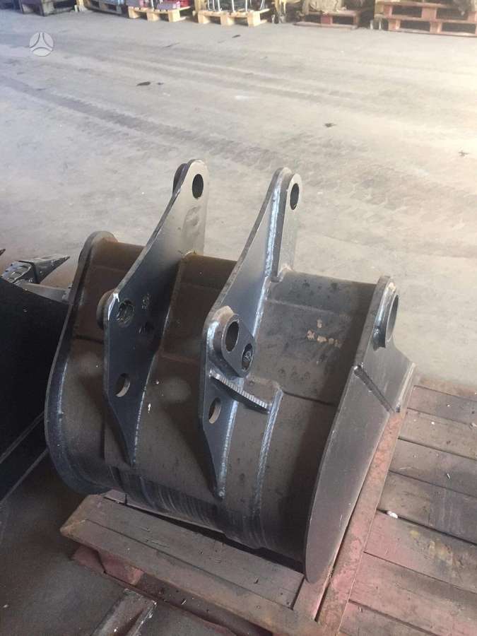 Komatsu WB-93   PW-160, buckets