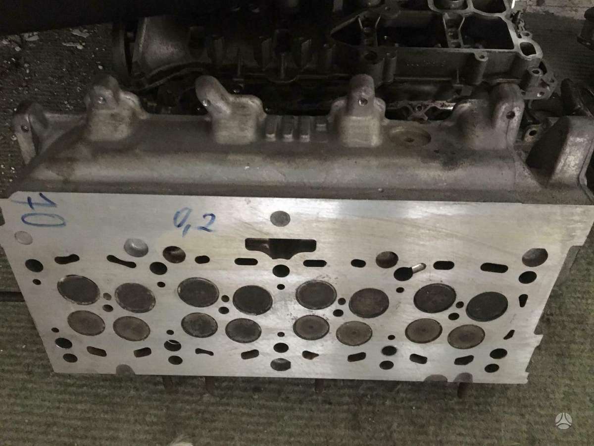 Volkswagen Passat cylinder head