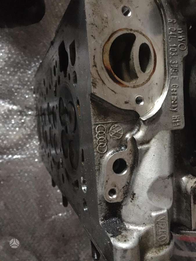 Volkswagen Passat, 04L103373E, variklio galvutė