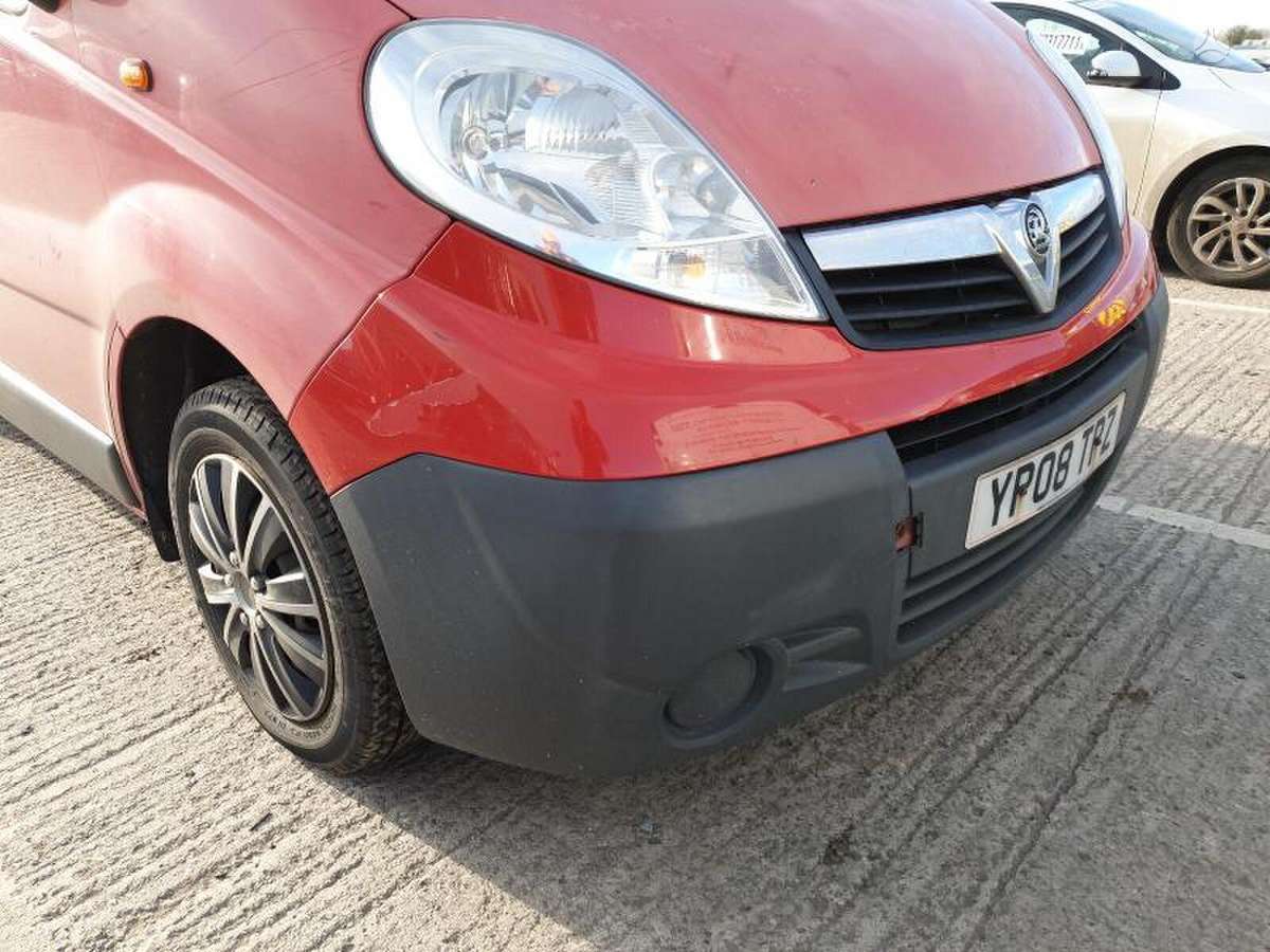 Renault Trafic dalimis. Variklis deze dirba be prekaistu