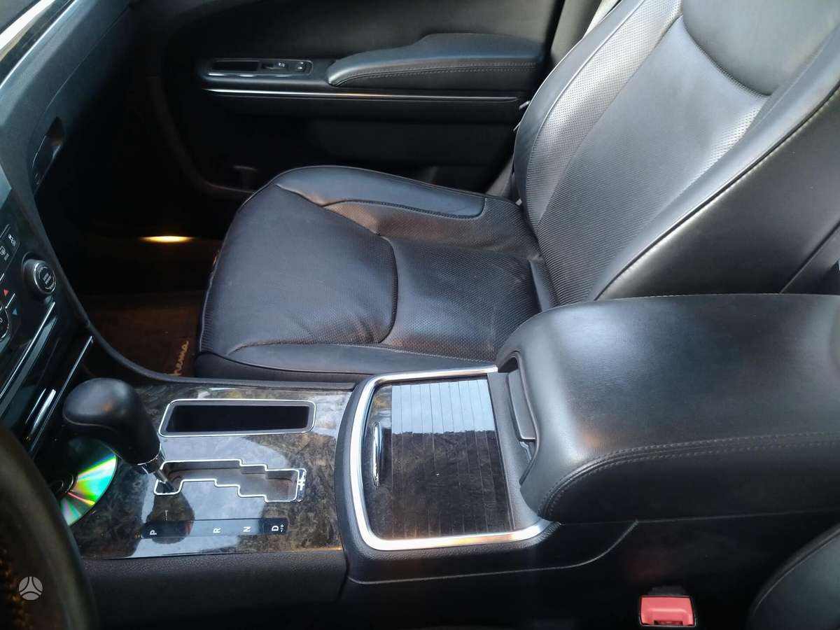 Chrysler 300C for parts