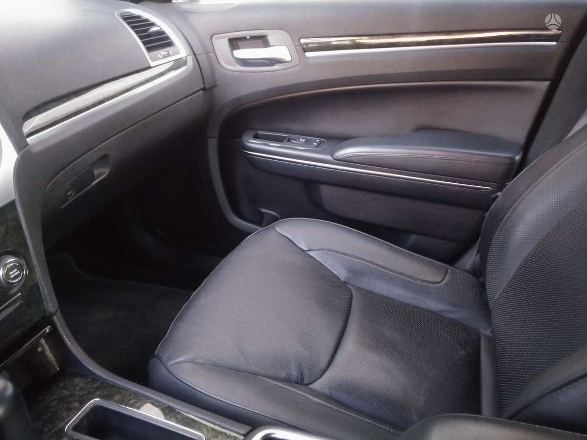Chrysler 300C for parts