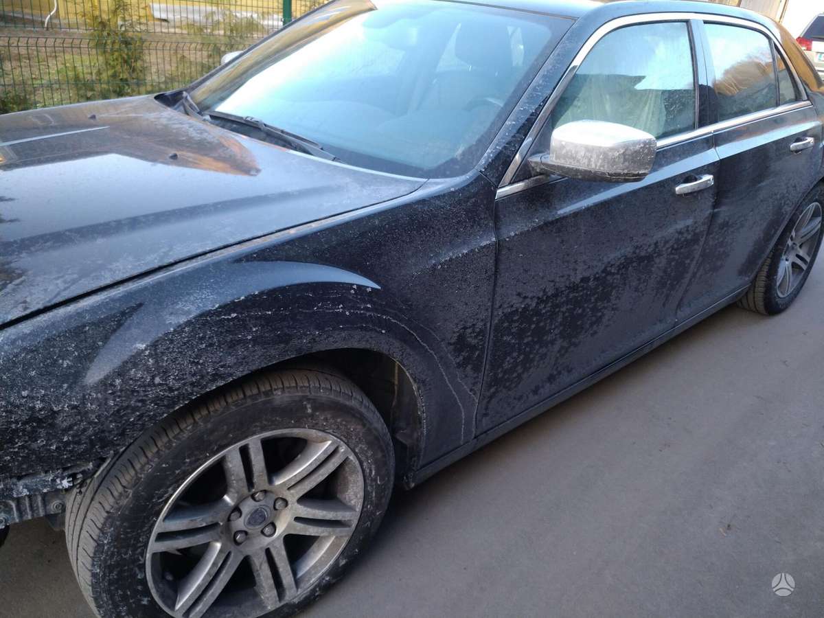 Chrysler 300C dalimis