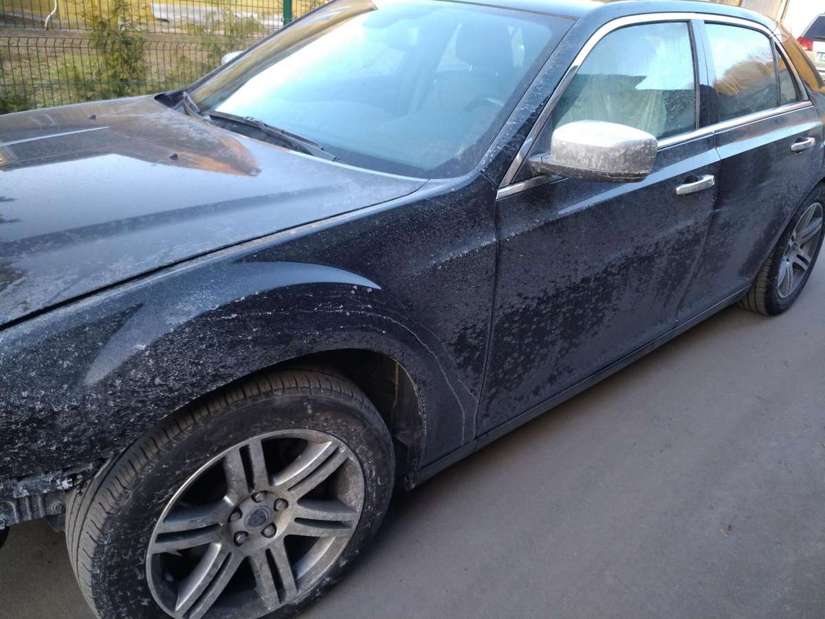Chrysler 300C for parts
