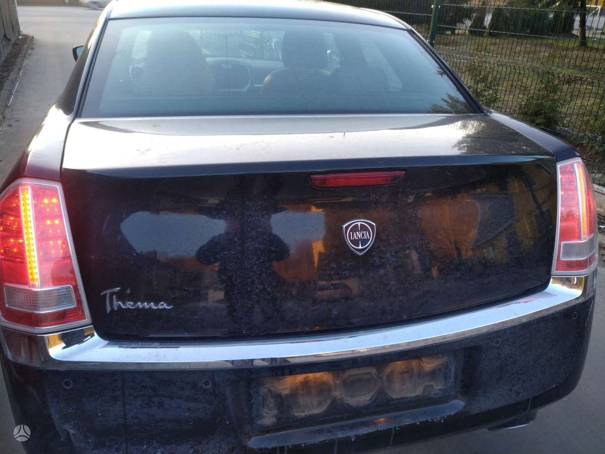Chrysler 300C for parts
