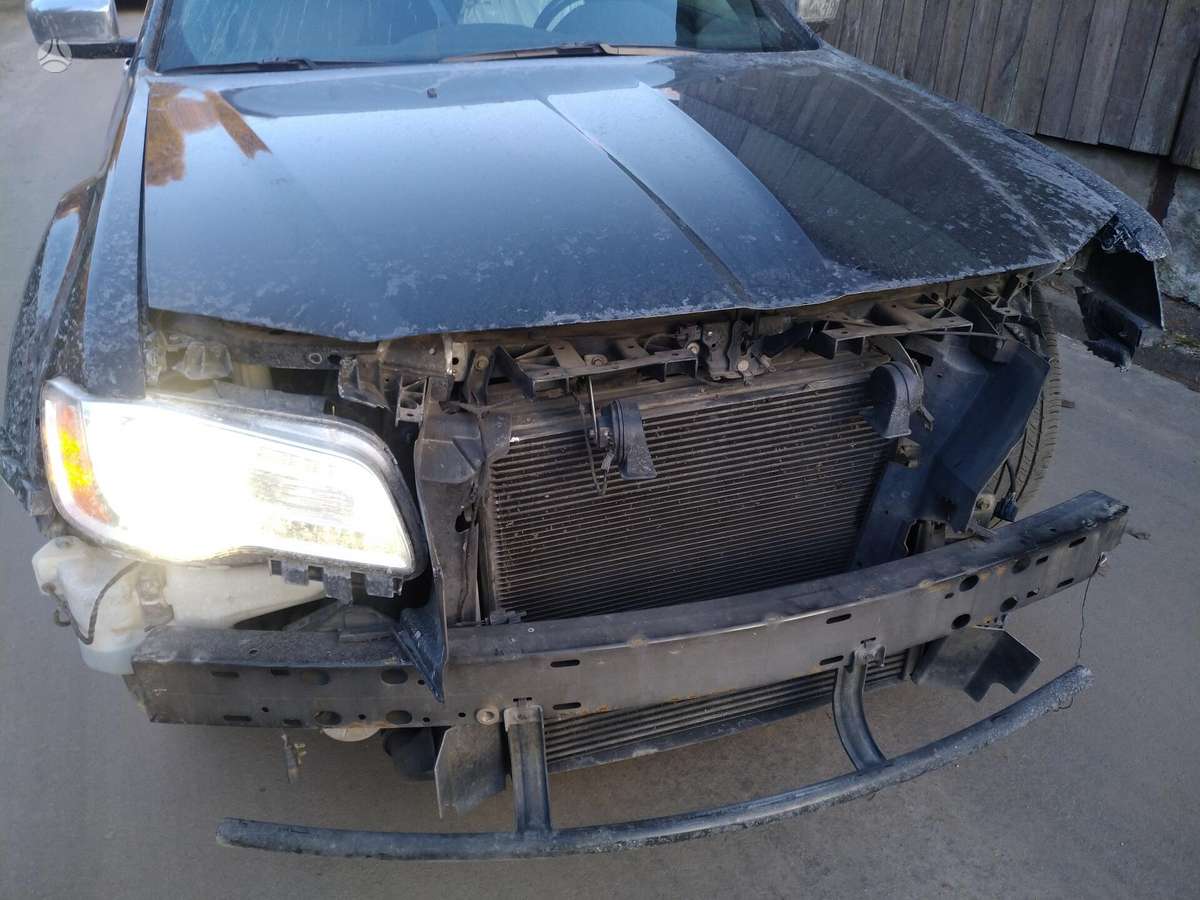 Chrysler 300C for parts