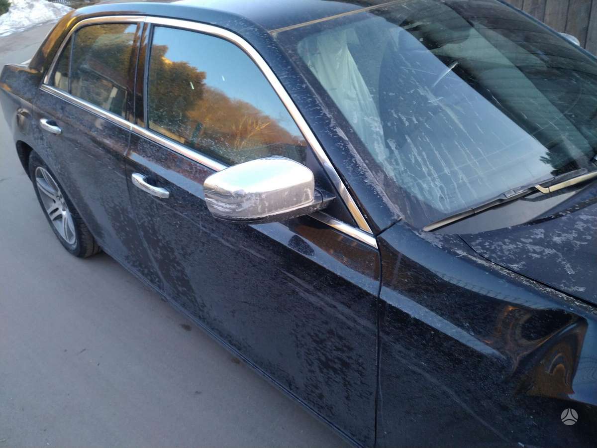 Chrysler 300C for parts