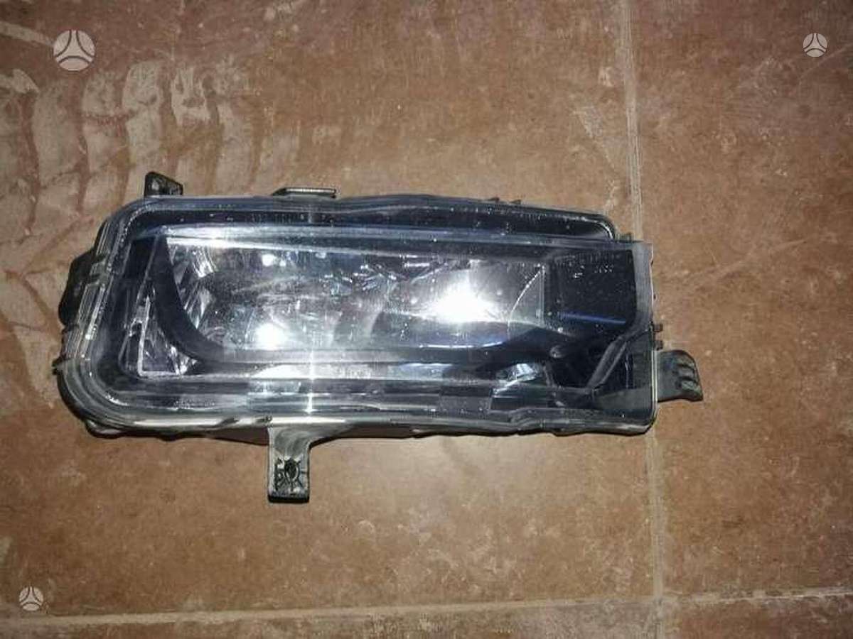 Volkswagen Multivan Tuscias bamperis ir halogenas