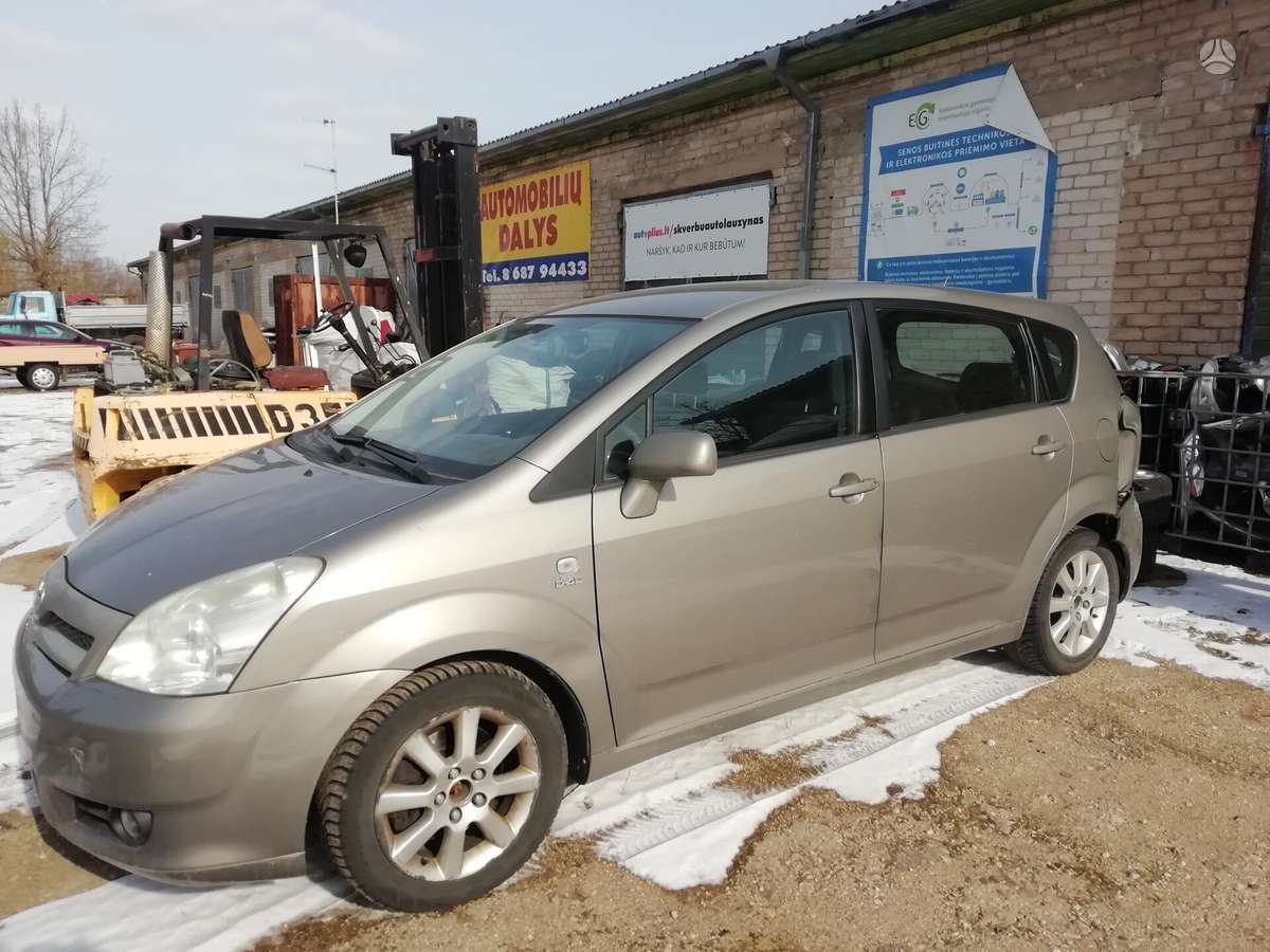 Toyota Corolla Verso dalimis