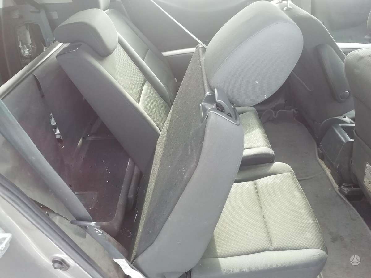 Toyota Corolla Verso dalimis