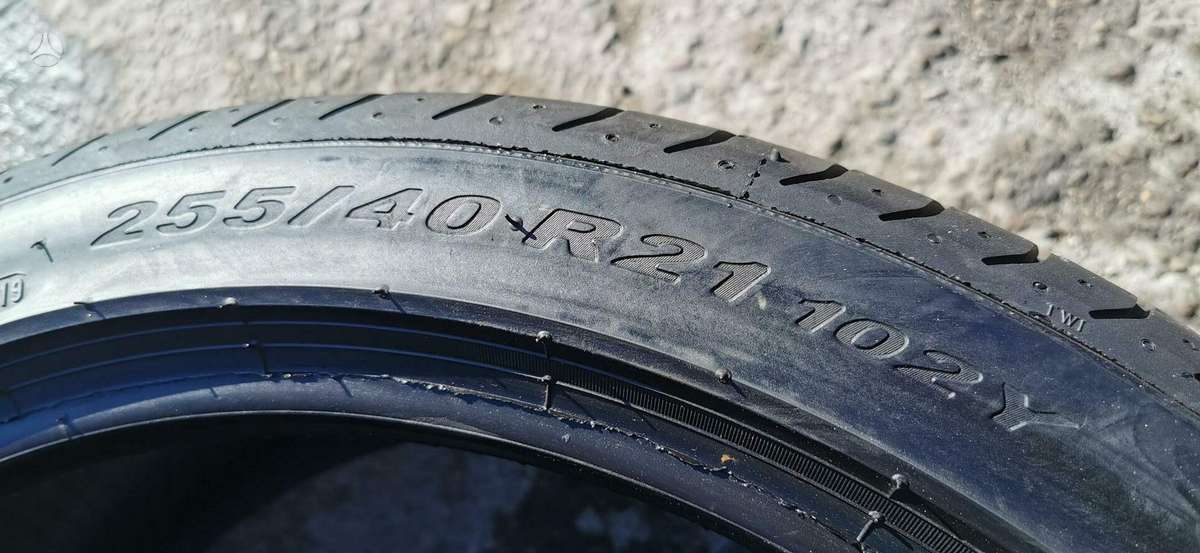Pirelli, summer 255/40 R21