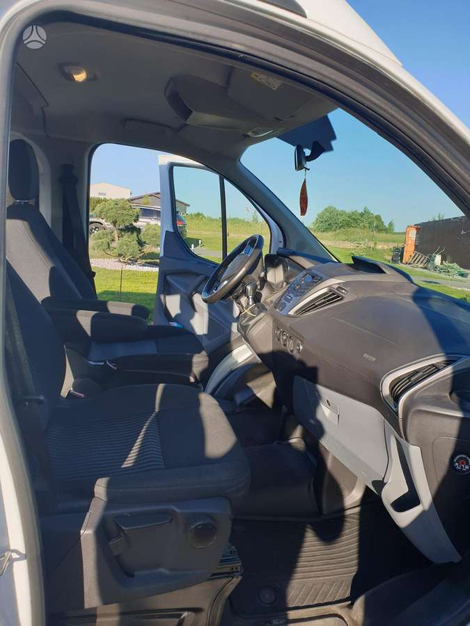 Ford Custom, passenger vans