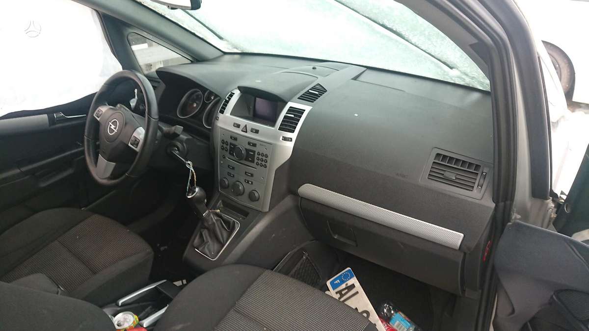 Opel Zafira dalimis