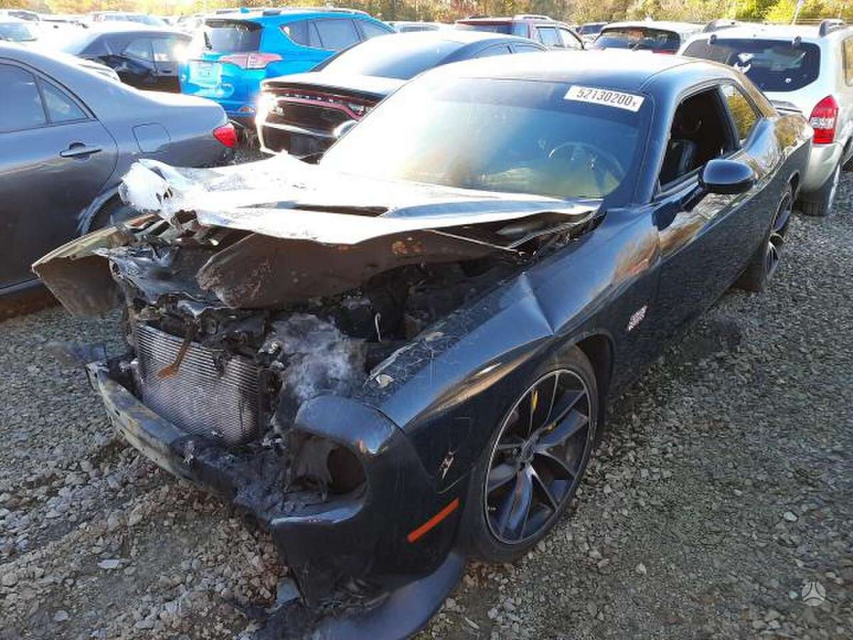 Dodge Challenger dalimis