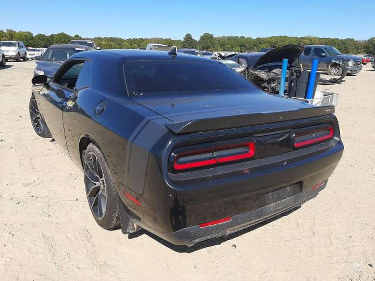 Dodge Challenger dalimis