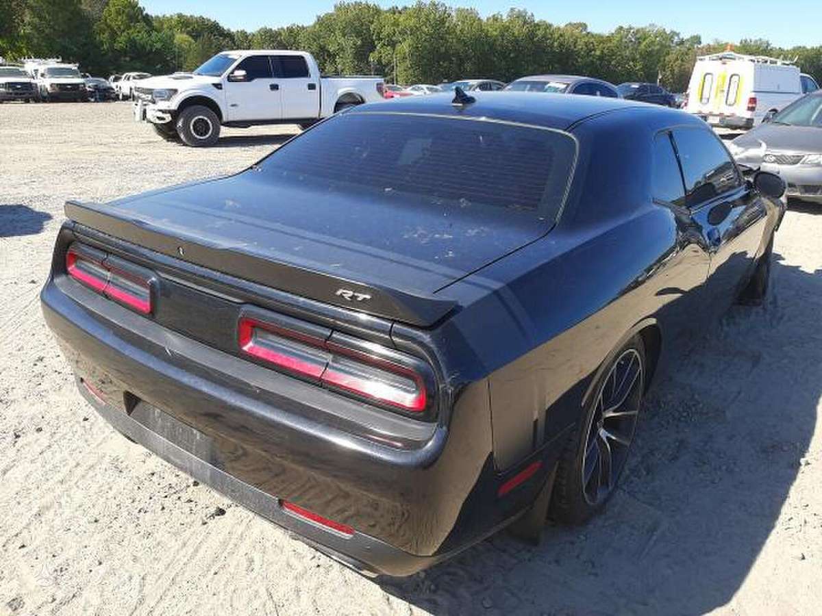 Dodge Challenger dalimis