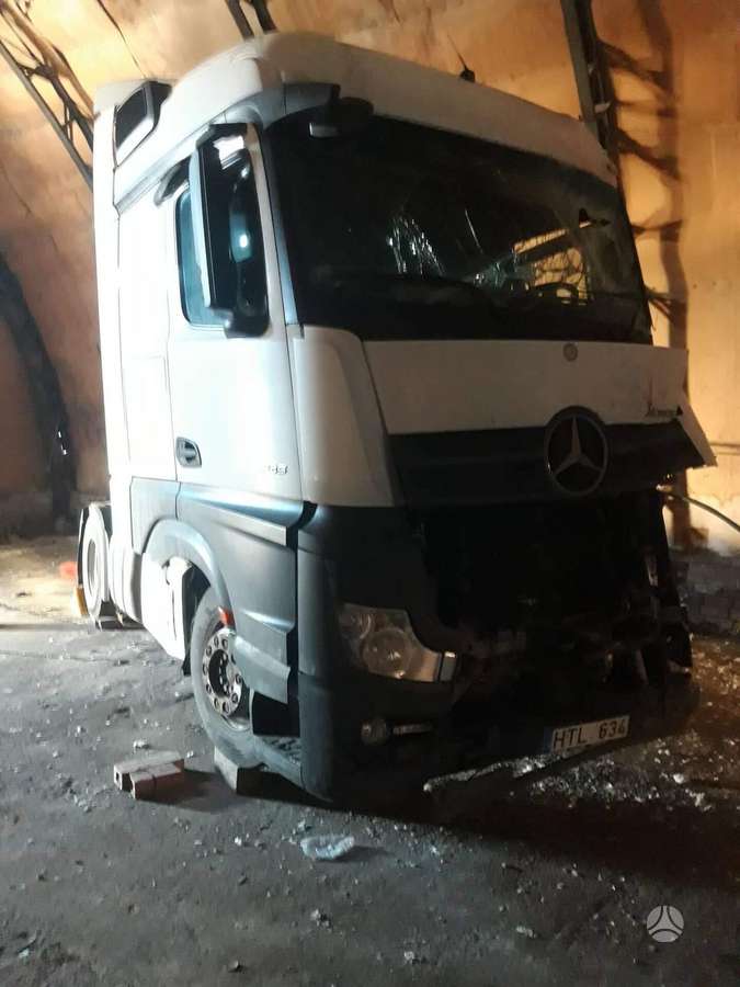 Mercedes-Benz 1845, тягачи