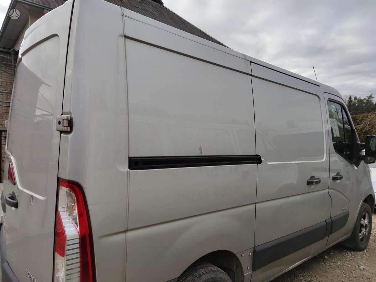 Renault Master, preču