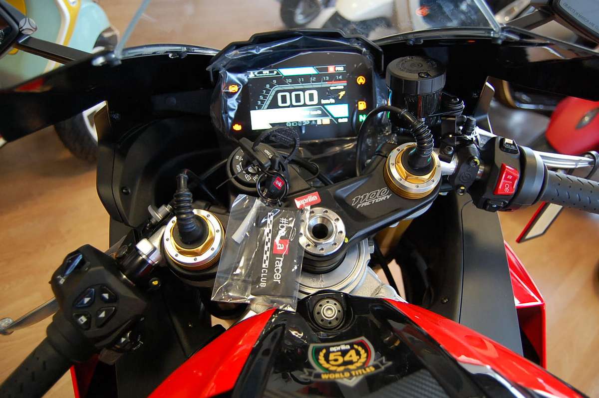 Aprilia RSV 1100cc, superbikes