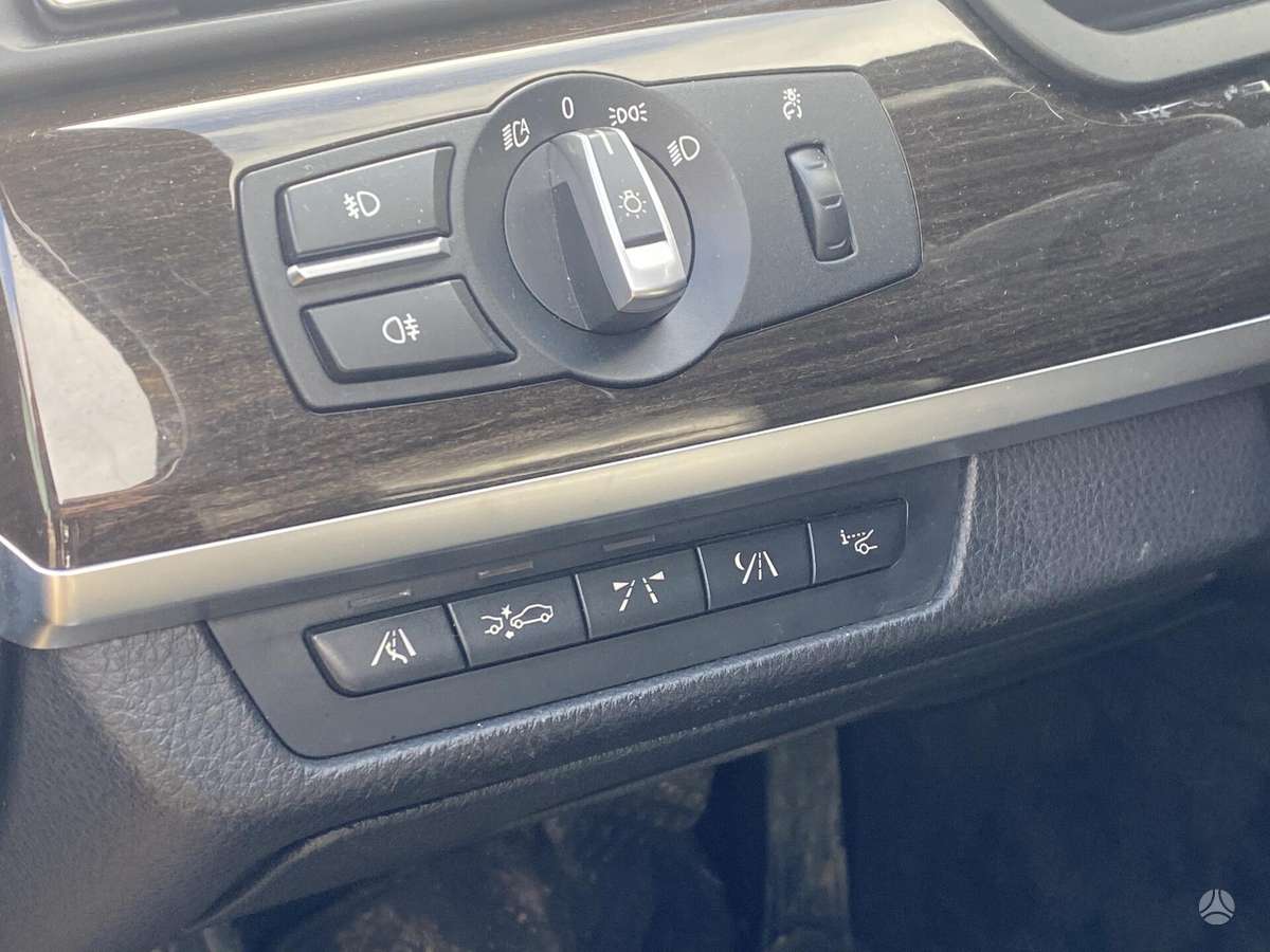 BMW 750 dalimis