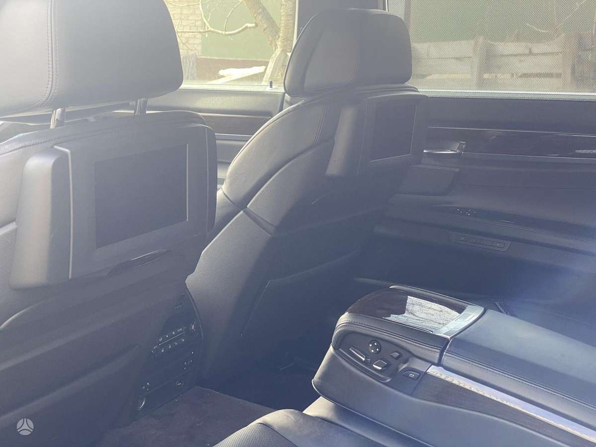 BMW 750 по частям