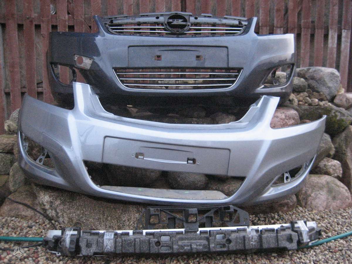 Opel Zafira Pr kapotas sparnai mėlyni ir sidabriniai žibintai pr papras