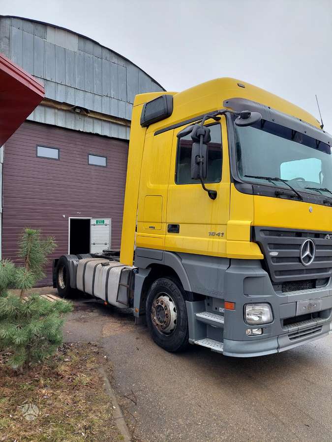 Mercedes-Benz Mp3, semi-trailer trucks