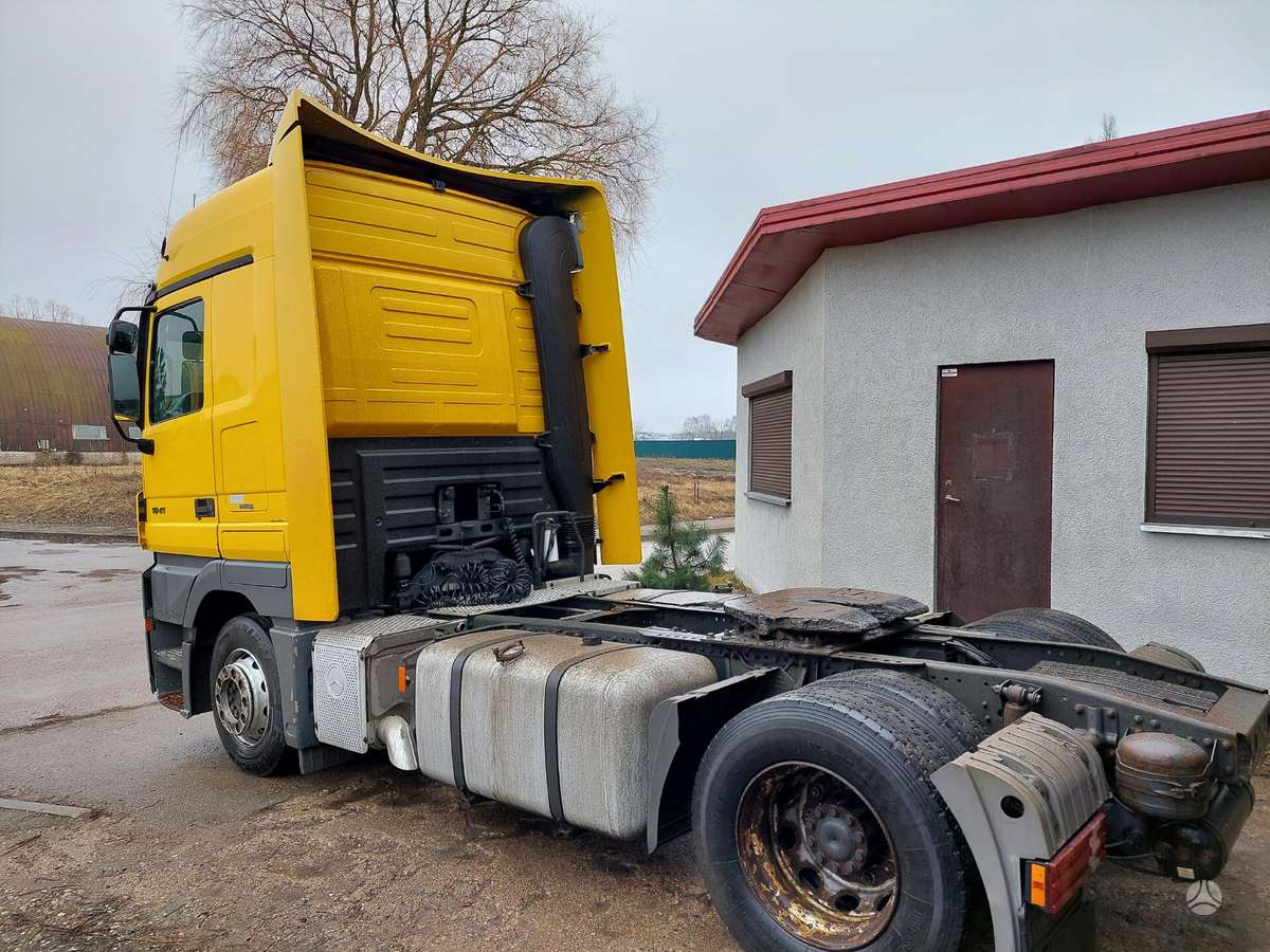 Mercedes-Benz Mp3, semi-trailer trucks