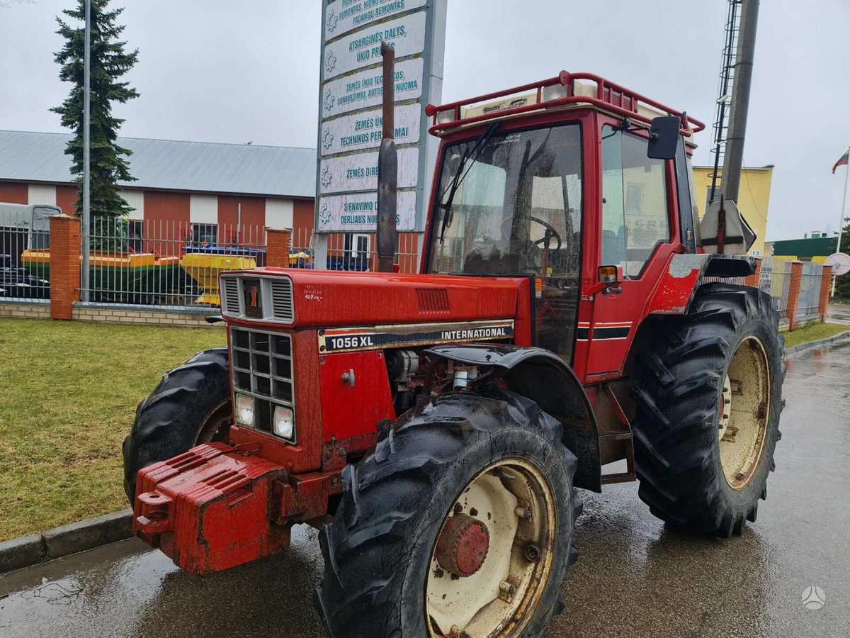 Case-IH 1056 XL, tractors